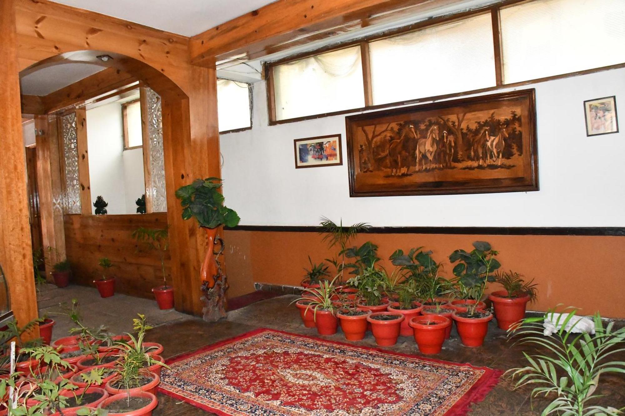 The Whispering Inn Resort And Bar, Manali